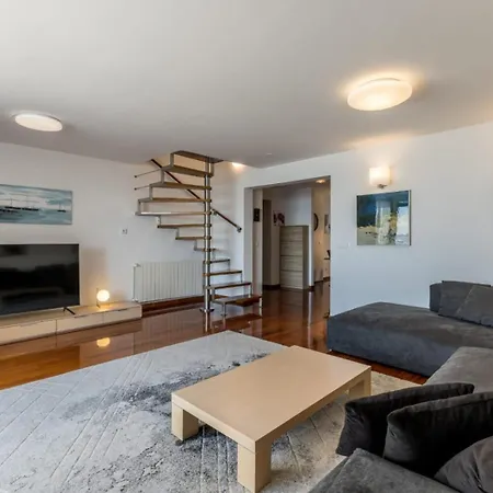 Velebos Superior - Spacious Luxury Four-room On 220 M2 - Panoramic View Of The Sea And Islands - Prestigious Location By The Sea To The New Center Of Znjan - Amenities - Free Garage Parking Space Apartamento Split