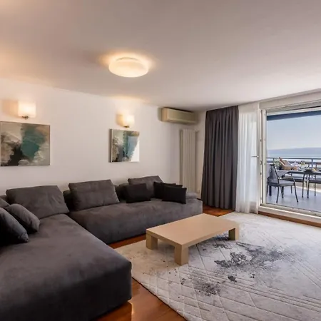 Apartman Velebos Superior - Spacious Luxury Four-room On 220 M2 - Panoramic View Of The Sea And Islands - Prestigious Location By The Sea To The New Center Of Znjan - Amenities - Free Garage Parking Space- Buralux Split