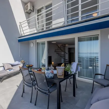 Apartamento Velebos Superior - Spacious Luxury Four-room On 220 M2 - Panoramic View Of The Sea And Islands - Prestigious Location By The Sea To The New Center Of Znjan - Amenities - Free Garage Parking Space