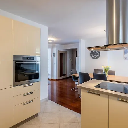 Velebos Superior - Spacious Luxury Four-room On 220 M2 - Panoramic View Of The Sea And Islands - Prestigious Location By The Sea To The New Center Of Znjan - Amenities - Free Garage Parking Space Apartamento Split