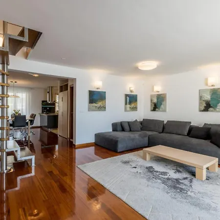 Apartamento Velebos Superior - Spacious Luxury Four-room On 220 M2 - Panoramic View Of The Sea And Islands - Prestigious Location By The Sea To The New Center Of Znjan - Amenities - Free Garage Parking Space *