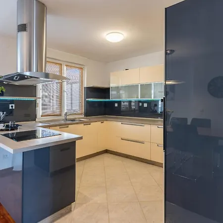 Velebos Superior - Spacious Luxury Four-room On 220 M2 - Panoramic View Of The Sea And Islands - Prestigious Location By The Sea To The New Center Of Znjan - Amenities - Free Garage Parking Space Apartamento