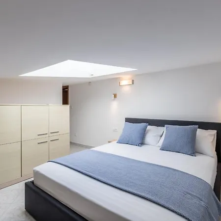 Velebos Superior - Spacious Luxury Four-room On 220 M2 - Panoramic View Of The Sea And Islands - Prestigious Location By The Sea To The New Center Of Znjan - Amenities - Free Garage Parking Space- Buralux Apartman Split