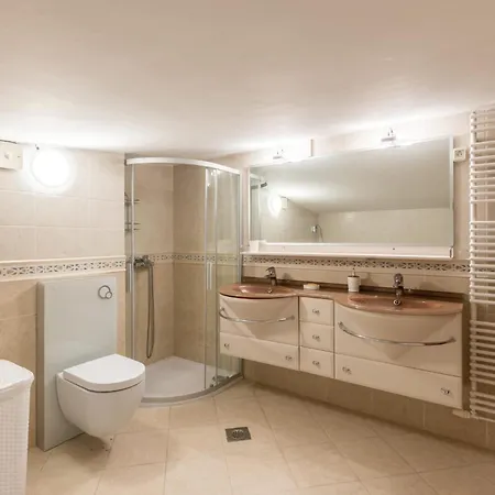 Apartman Velebos Superior - Spacious Luxury Four-room On 220 M2 - Panoramic View Of The Sea And Islands - Prestigious Location By The Sea To The New Center Of Znjan - Amenities - Free Garage Parking Space- Buralux Split