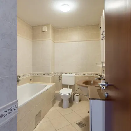 Velebos Superior - Spacious Luxury Four-room On 220 M2 - Panoramic View Of The Sea And Islands - Prestigious Location By The Sea To The New Center Of Znjan - Amenities - Free Garage Parking Space * Split
