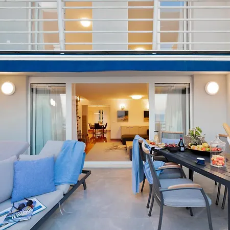 Apartmán Velebos Superior - Spacious Luxury Four-room On 220 M2 - Panoramic View Of The Sea And Islands - Prestigious Location By The Sea To The New Center Of Znjan - Amenities - Free Garage Parking Space