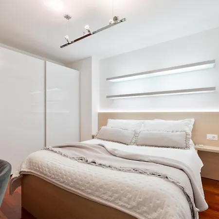 Apartmán Velebos Superior - Spacious Luxury Four-room On 220 M2 - Panoramic View Of The Sea And Islands - Prestigious Location By The Sea To The New Center Of Znjan - Amenities - Free Garage Parking Space Split