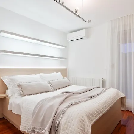 Apartamento Velebos Superior - Spacious Luxury Four-room On 220 M2 - Panoramic View Of The Sea And Islands - Prestigious Location By The Sea To The New Center Of Znjan - Amenities - Free Garage Parking Space