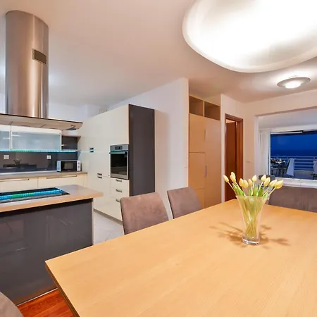Velebos Superior - Spacious Luxury Four-room On 220 M2 - Panoramic View Of The Sea And Islands - Prestigious Location By The Sea To The New Center Of Znjan - Amenities - Free Garage Parking Space Apartamento Split