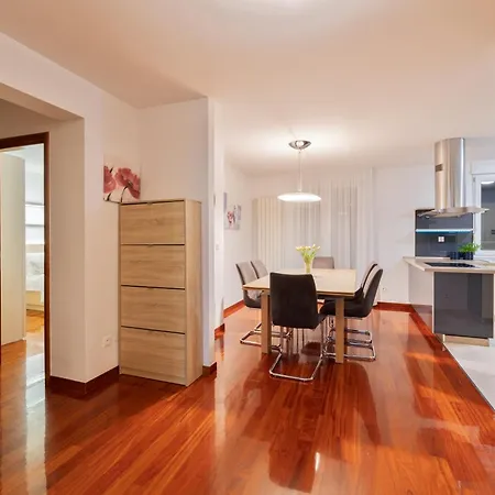 Velebos Superior - Spacious Luxury Four-room On 220 M2 - Panoramic View Of The Sea And Islands - Prestigious Location By The Sea To The New Center Of Znjan - Amenities - Free Garage Parking Space Apartamento
