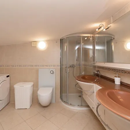 Velebos Superior - Spacious Luxury Four-room On 220 M2 - Panoramic View Of The Sea And Islands - Prestigious Location By The Sea To The New Center Of Znjan - Amenities - Free Garage Parking Space Split