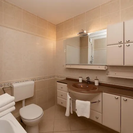 Apartamento Velebos Superior - Spacious Luxury Four-room On 220 M2 - Panoramic View Of The Sea And Islands - Prestigious Location By The Sea To The New Center Of Znjan - Amenities - Free Garage Parking Space *