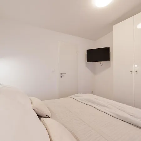 Apartamento Velebos Superior - Spacious Luxury Four-room On 220 M2 - Panoramic View Of The Sea And Islands - Prestigious Location By The Sea To The New Center Of Znjan - Amenities - Free Garage Parking Space *