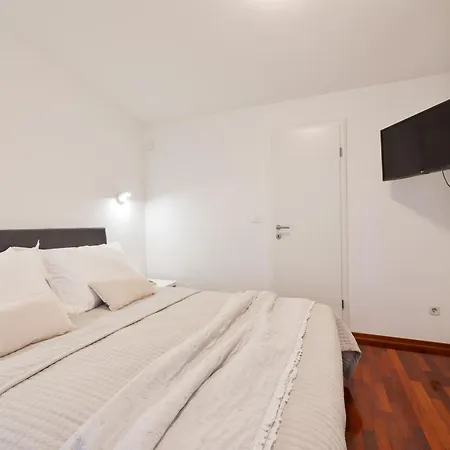 Velebos Superior - Spacious Luxury Four-room On 220 M2 - Panoramic View Of The Sea And Islands - Prestigious Location By The Sea To The New Center Of Znjan - Amenities - Free Garage Parking Space Split