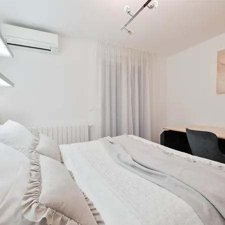 Velebos Superior - Spacious Luxury Four-room On 220 M2 - Panoramic View Of The Sea And Islands - Prestigious Location By The Sea To The New Center Of Znjan - Amenities - Free Garage Parking Space