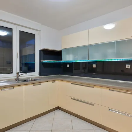 Velebos Superior - Spacious Luxury Four-room On 220 M2 - Panoramic View Of The Sea And Islands - Prestigious Location By The Sea To The New Center Of Znjan - Amenities - Free Garage Parking Space Apartamento