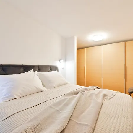 Velebos Superior - Spacious Luxury Four-room On 220 M2 - Panoramic View Of The Sea And Islands - Prestigious Location By The Sea To The New Center Of Znjan - Amenities - Free Garage Parking Space Apartamento