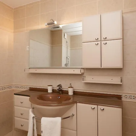 Velebos Superior - Spacious Luxury Four-room On 220 M2 - Panoramic View Of The Sea And Islands - Prestigious Location By The Sea To The New Center Of Znjan - Amenities - Free Garage Parking Space Apartamento Split