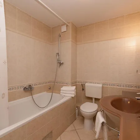 Velebos Superior - Spacious Luxury Four-room On 220 M2 - Panoramic View Of The Sea And Islands - Prestigious Location By The Sea To The New Center Of Znjan - Amenities - Free Garage Parking Space