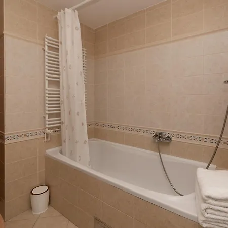 Velebos Superior - Spacious Luxury Four-room On 220 M2 - Panoramic View Of The Sea And Islands - Prestigious Location By The Sea To The New Center Of Znjan - Amenities - Free Garage Parking Space Split