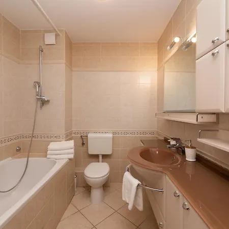 Velebos Superior - Spacious Luxury Four-room On 220 M2 - Panoramic View Of The Sea And Islands - Prestigious Location By The Sea To The New Center Of Znjan - Amenities - Free Garage Parking Space Apartamento
