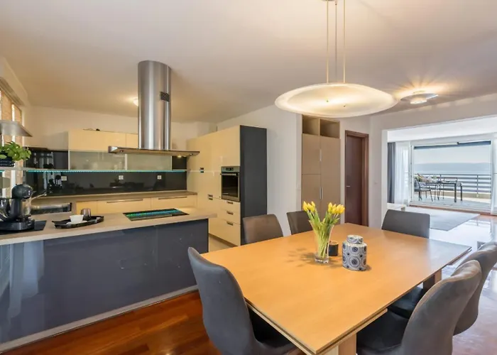 Velebos Superior - Spacious Luxury Four-room On 220 M2 - Panoramic View Of The Sea And Islands - Prestigious Location By The Sea To The New Center Of Znjan - Amenities - Free Garage Parking Space
