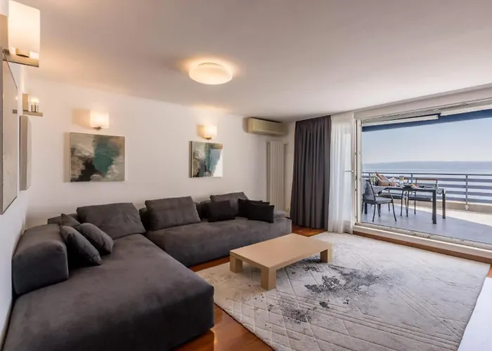 Apartmán Velebos Superior - Spacious Luxury Four-room On 220 M2 - Panoramic View Of The Sea And Islands - Prestigious Location By The Sea To The New Center Of Znjan - Amenities - Free Garage Parking Space Split