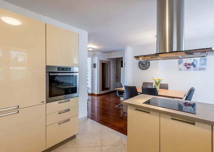 Velebos Superior - Spacious Luxury Four-room On 220 M2 - Panoramic View Of The Sea And Islands - Prestigious Location By The Sea To The New Center Of Znjan - Amenities - Free Garage Parking Space Apartmán Split