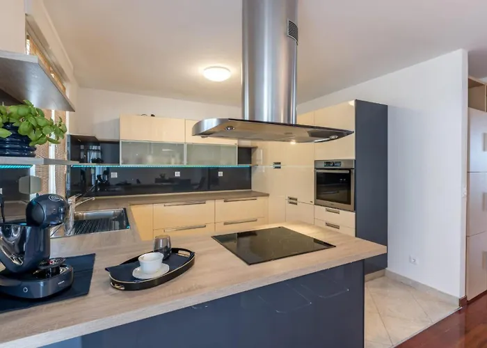 Velebos Superior - Spacious Luxury Four-room On 220 M2 - Panoramic View Of The Sea And Islands - Prestigious Location By The Sea To The New Center Of Znjan - Amenities - Free Garage Parking Space