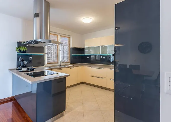 Velebos Superior - Spacious Luxury Four-room On 220 M2 - Panoramic View Of The Sea And Islands - Prestigious Location By The Sea To The New Center Of Znjan - Amenities - Free Garage Parking Space Apartmán