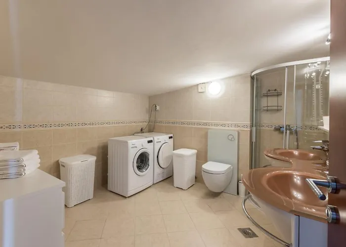 Velebos Superior - Spacious Luxury Four-room On 220 M2 - Panoramic View Of The Sea And Islands - Prestigious Location By The Sea To The New Center Of Znjan - Amenities - Free Garage Parking Space Split
