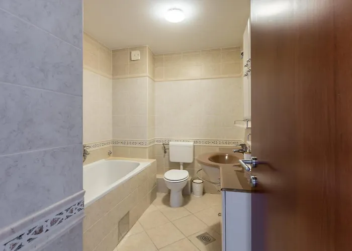 Velebos Superior - Spacious Luxury Four-room On 220 M2 - Panoramic View Of The Sea And Islands - Prestigious Location By The Sea To The New Center Of Znjan - Amenities - Free Garage Parking Space * Split