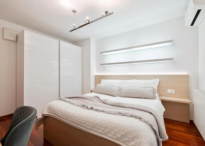 Apartmán Velebos Superior - Spacious Luxury Four-room On 220 M2 - Panoramic View Of The Sea And Islands - Prestigious Location By The Sea To The New Center Of Znjan - Amenities - Free Garage Parking Space Split