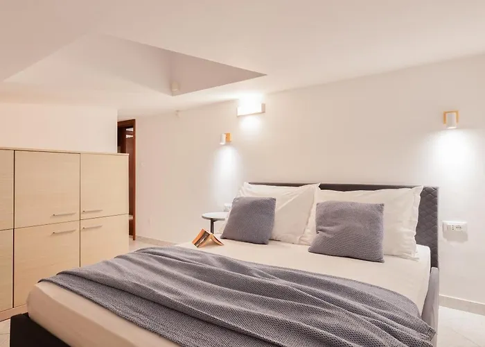 Velebos Superior - Spacious Luxury Four-room On 220 M2 - Panoramic View Of The Sea And Islands - Prestigious Location By The Sea To The New Center Of Znjan - Amenities - Free Garage Parking Space Apartmán