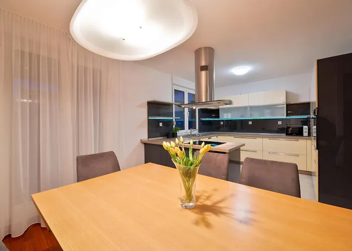 Velebos Superior - Spacious Luxury Four-room On 220 M2 - Panoramic View Of The Sea And Islands - Prestigious Location By The Sea To The New Center Of Znjan - Amenities - Free Garage Parking Space * Split
