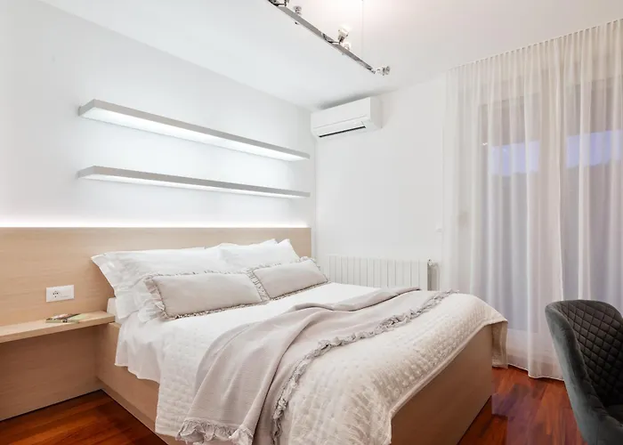 Apartmán Velebos Superior - Spacious Luxury Four-room On 220 M2 - Panoramic View Of The Sea And Islands - Prestigious Location By The Sea To The New Center Of Znjan - Amenities - Free Garage Parking Space