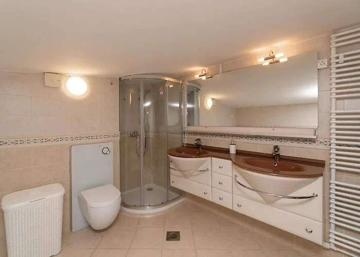 Velebos Superior - Spacious Luxury Four-room On 220 M2 - Panoramic View Of The Sea And Islands - Prestigious Location By The Sea To The New Center Of Znjan - Amenities - Free Garage Parking Space Apartmán Split