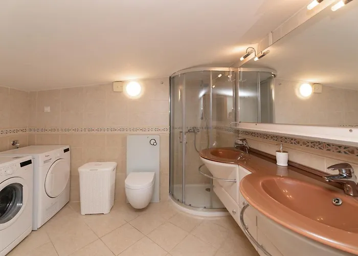 Velebos Superior - Spacious Luxury Four-room On 220 M2 - Panoramic View Of The Sea And Islands - Prestigious Location By The Sea To The New Center Of Znjan - Amenities - Free Garage Parking Space Split