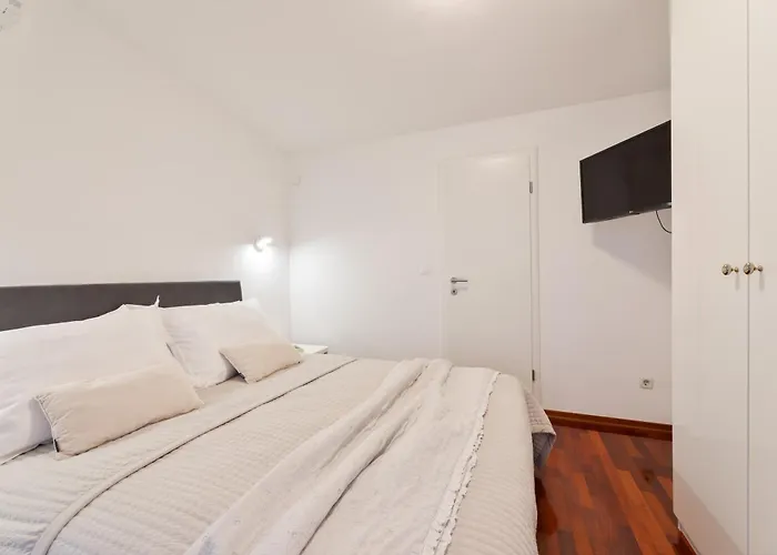 Velebos Superior - Spacious Luxury Four-room On 220 M2 - Panoramic View Of The Sea And Islands - Prestigious Location By The Sea To The New Center Of Znjan - Amenities - Free Garage Parking Space Split