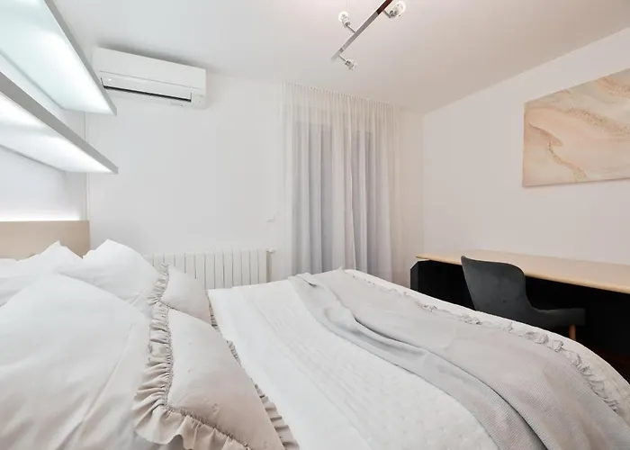 Velebos Superior - Spacious Luxury Four-room On 220 M2 - Panoramic View Of The Sea And Islands - Prestigious Location By The Sea To The New Center Of Znjan - Amenities - Free Garage Parking Space