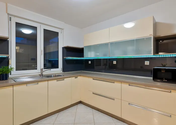 Velebos Superior - Spacious Luxury Four-room On 220 M2 - Panoramic View Of The Sea And Islands - Prestigious Location By The Sea To The New Center Of Znjan - Amenities - Free Garage Parking Space Apartmán