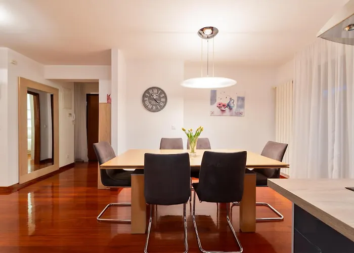 Velebos Superior - Spacious Luxury Four-room On 220 M2 - Panoramic View Of The Sea And Islands - Prestigious Location By The Sea To The New Center Of Znjan - Amenities - Free Garage Parking Space * Split