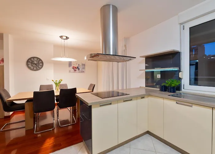 Velebos Superior - Spacious Luxury Four-room On 220 M2 - Panoramic View Of The Sea And Islands - Prestigious Location By The Sea To The New Center Of Znjan - Amenities - Free Garage Parking Space Apartmán *