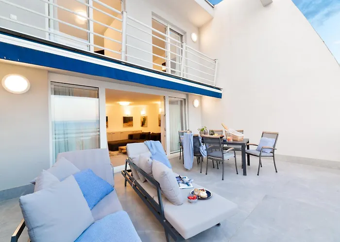 Velebos Superior - Spacious Luxury Four-room On 220 M2 - Panoramic View Of The Sea And Islands - Prestigious Location By The Sea To The New Center Of Znjan - Amenities - Free Garage Parking Space