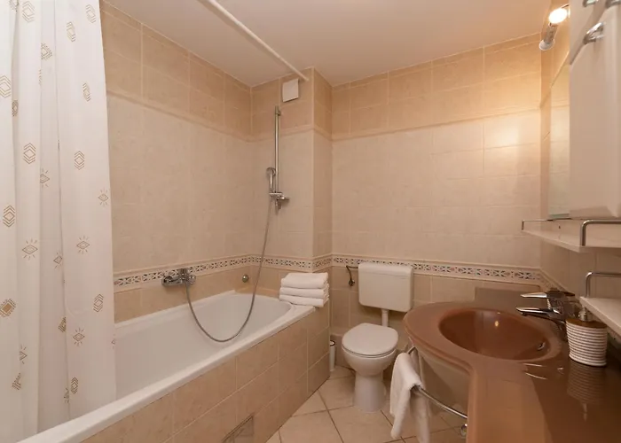 Velebos Superior - Spacious Luxury Four-room On 220 M2 - Panoramic View Of The Sea And Islands - Prestigious Location By The Sea To The New Center Of Znjan - Amenities - Free Garage Parking Space