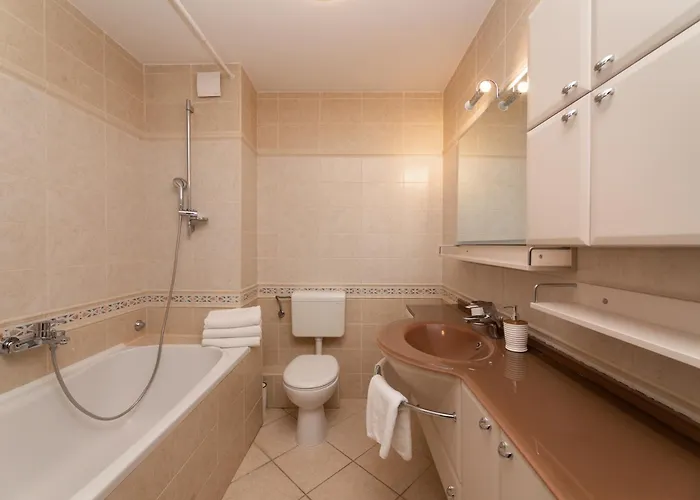 Velebos Superior - Spacious Luxury Four-room On 220 M2 - Panoramic View Of The Sea And Islands - Prestigious Location By The Sea To The New Center Of Znjan - Amenities - Free Garage Parking Space Apartmán